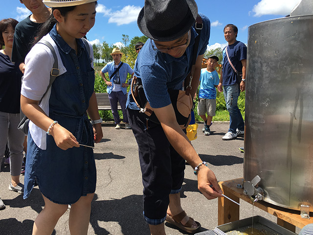 採れたての蜂蜜を味わってみよう！