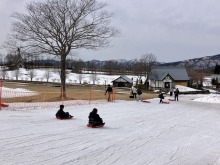3/2(月)牧歌の里の天気《曇り》雪遊びデビューは今週までになりそうです。