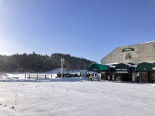 2/9(月)牧歌の里の天気《晴れ時々小雪》青空に舞うキラキラ粉雪♪